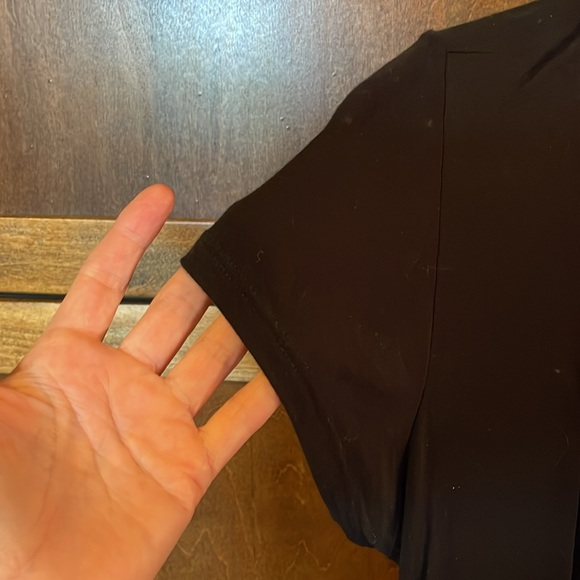 Agenda mock tank with short sleeve light sweater set. - Picture 4 of 6